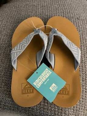 Reef Flip Flops with Tan Footbed and Light blue pattern Straps. Women's size 9.
